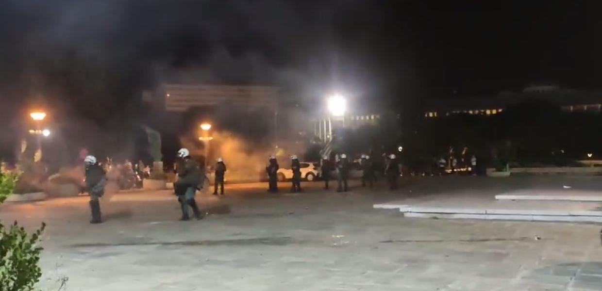 Χημικά της αστυνομίας στη συναυλία του Θανάση Παπακωνσταντίνου στο ΑΠΘ