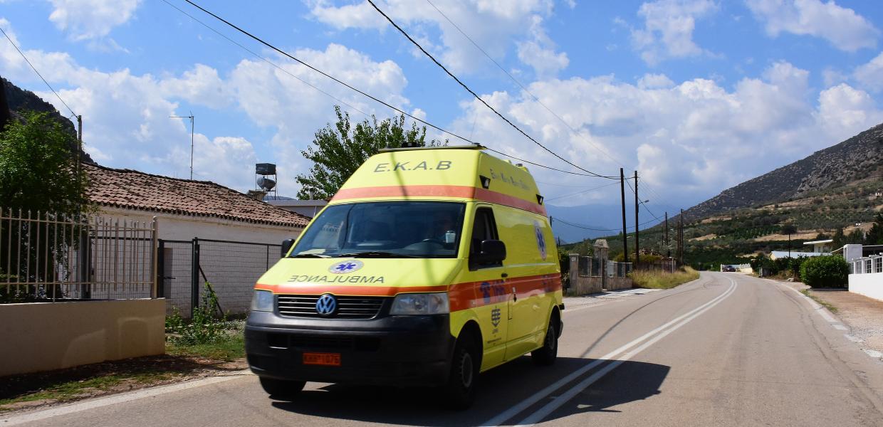 Ασθενοφόρο στον δρόμο