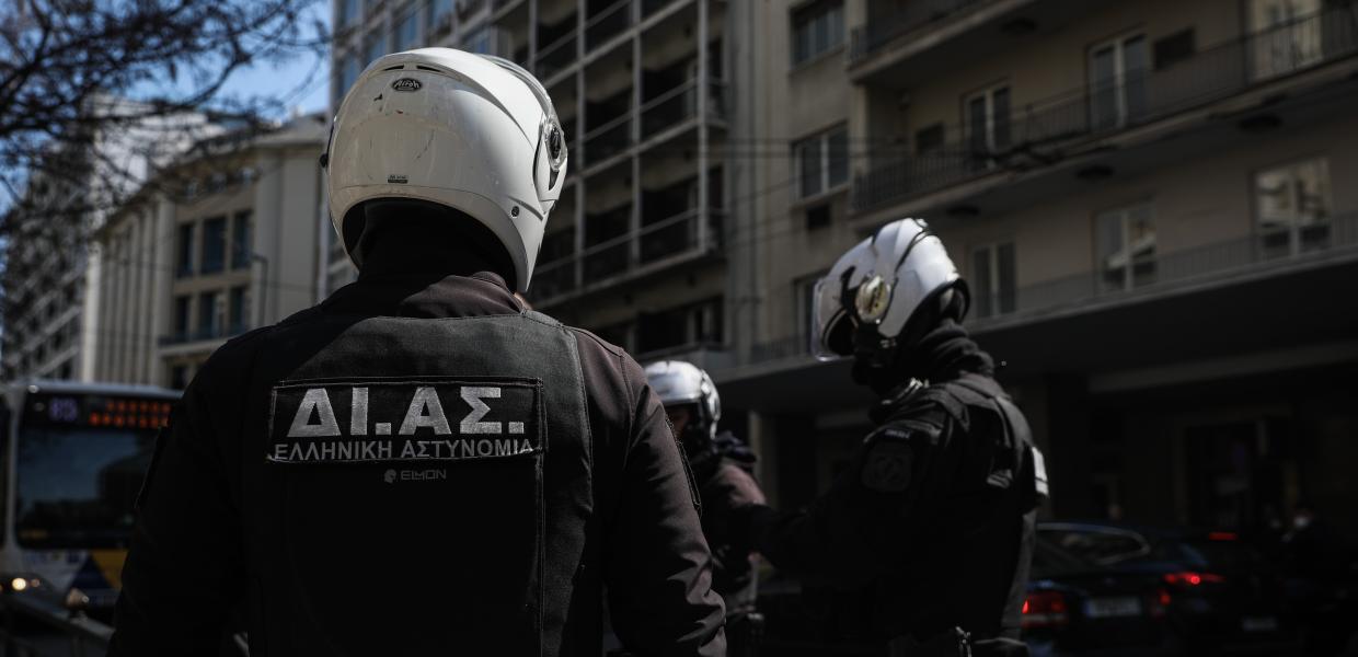 Αστυνομικοί της ομάδας ΔΙΑΣ πραγματοποιούν έλεγχο