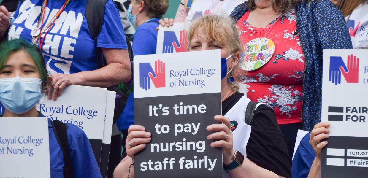 Νοσηλευτές διαμαρτύρονται στη Βρετανία