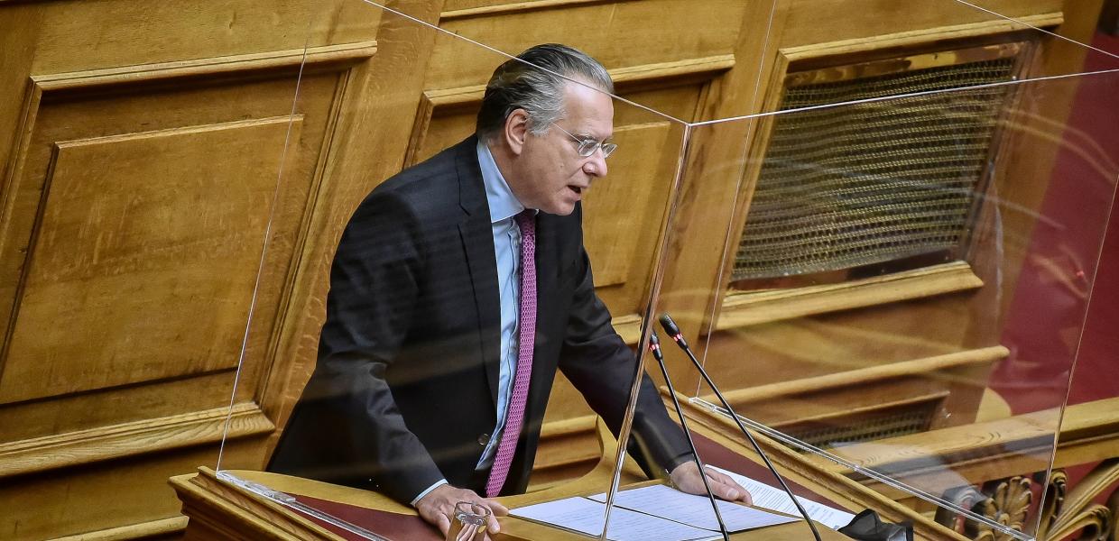 Ο Γιώργος Κουμουτσάκος στη Βουλή