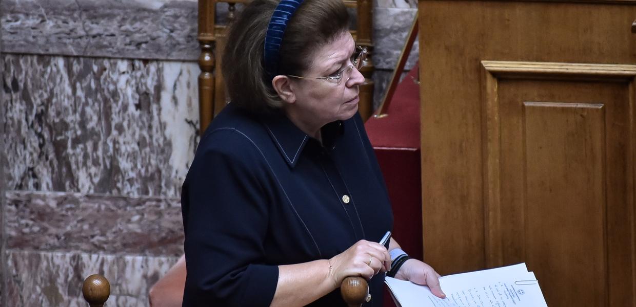 Η Λίνα Μενδώνη στη Βουλή