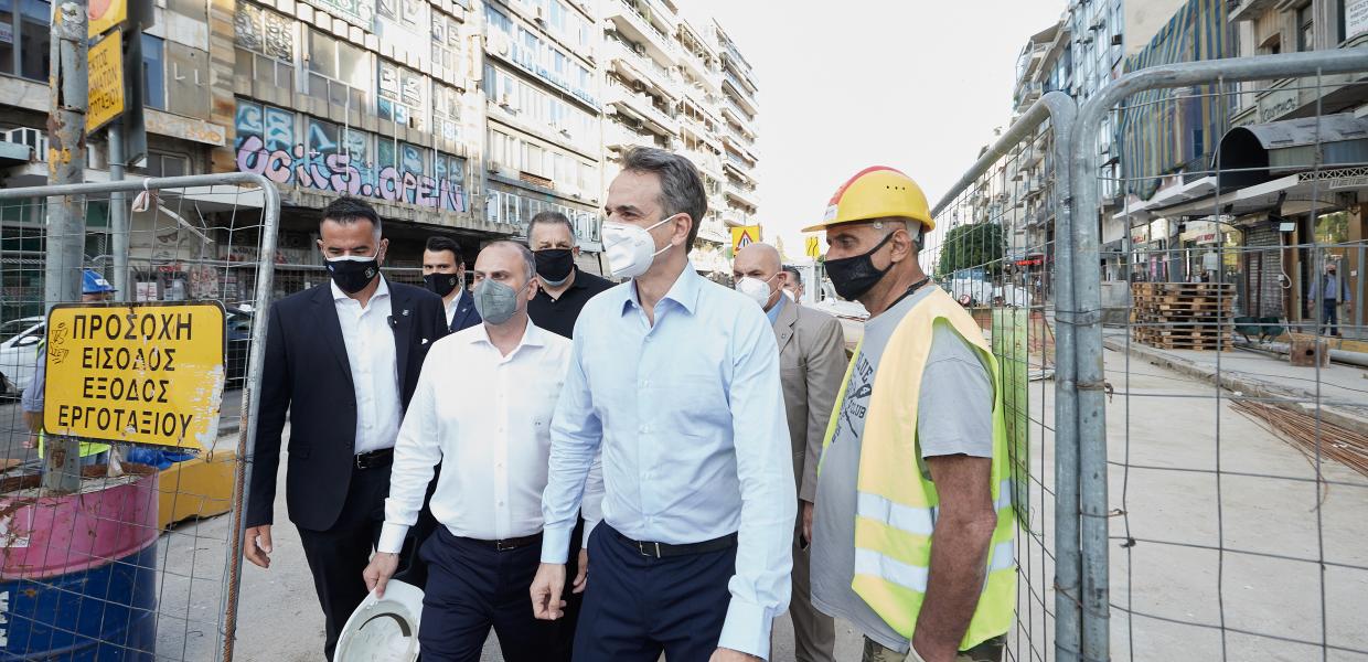 Ο Κυριάκος Μητσοτάκης στο μετρό Θεσσαλονίκης