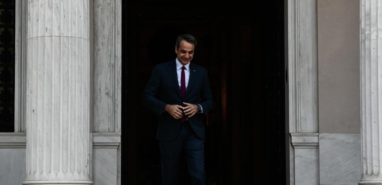 Ο Κυριάκος Μητσοτάκης στην είσοδο του Μεγάρου Μαξίμου