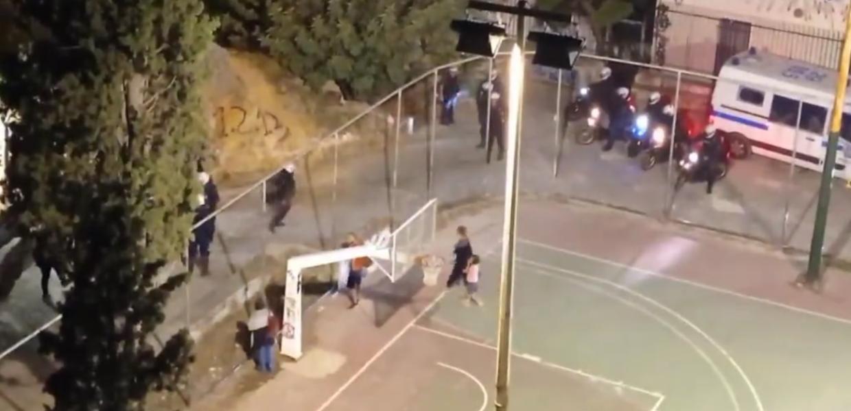 Αστυνομία σε γήπεδο μπάσκετ