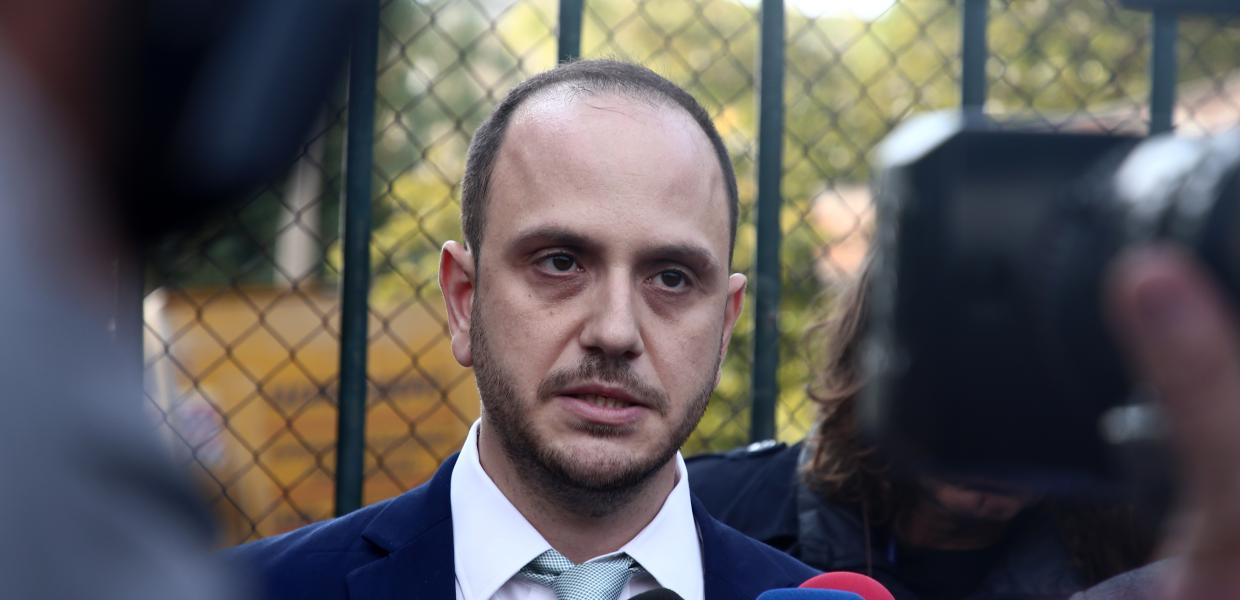 Ο δικηγόρος Βασίλης Χρονόπουλος κάνει δηλώσεις