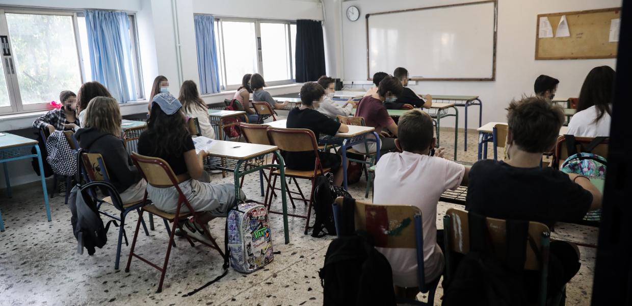 Μαθητές σε αίθουσα σχολείου