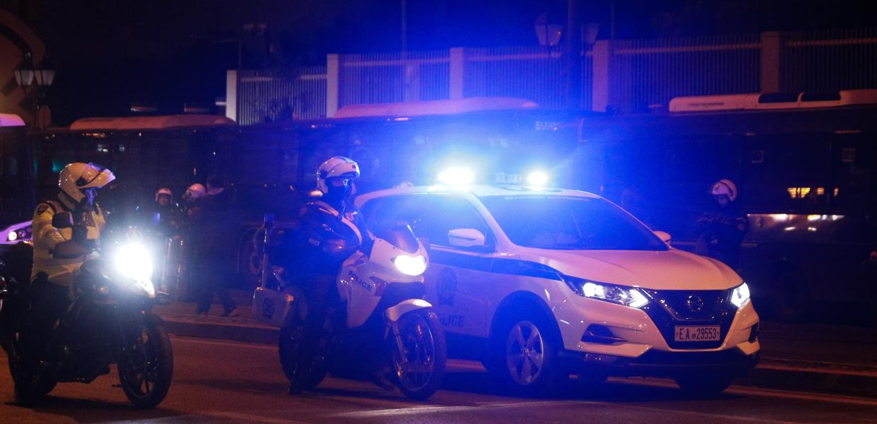 Περιπολικό και μηχανές της αστυνομίας