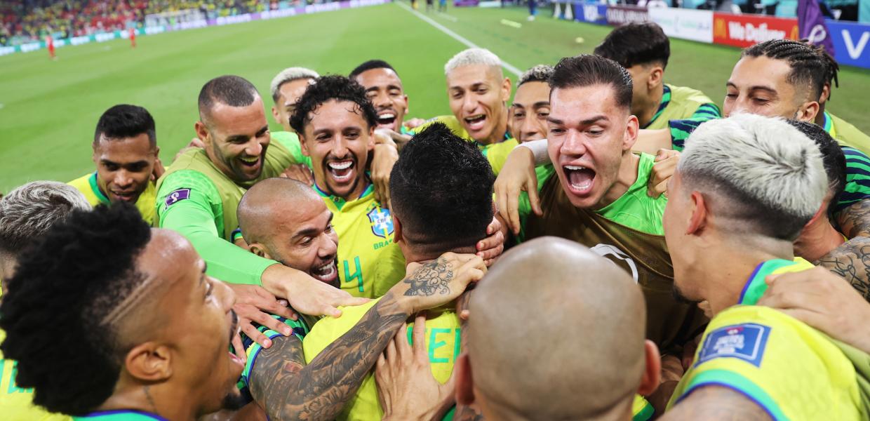 Οι ποδοσφαιριστές της Βραζιλίας πανηγυρίζουν