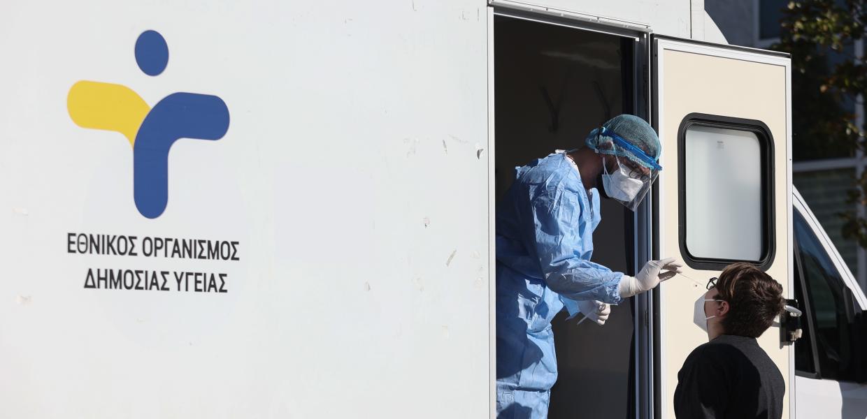 Κλιμάκιο του ΕΟΔΥ κάνει τεστ για κορωνοϊό