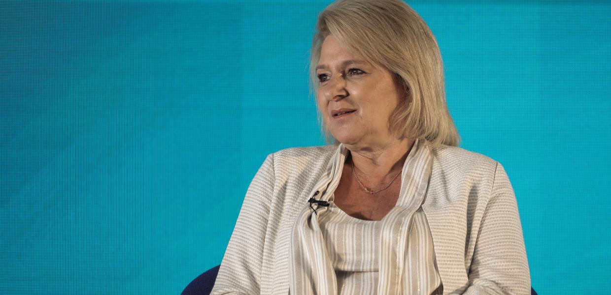 Ομιλία της Καρποδίνη σε συνέδριο