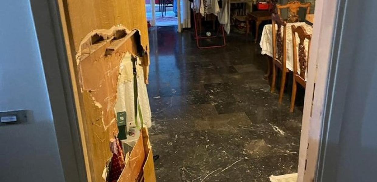 ΚΟΛΟΒΟΥ ΣΠΑΣΜΕΝΗ ΠΟΡΤΑ