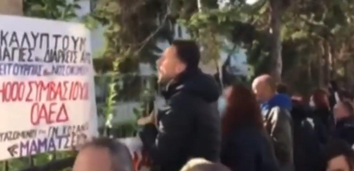 Άνθρωποι διαμαρτύρονται