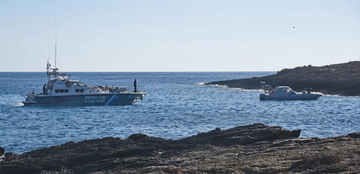 Σκάφη του λιμενικού κοντά στη στεριά