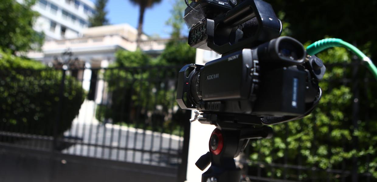 Κάμερα έξω από το Μέγαρο Μαξίμου