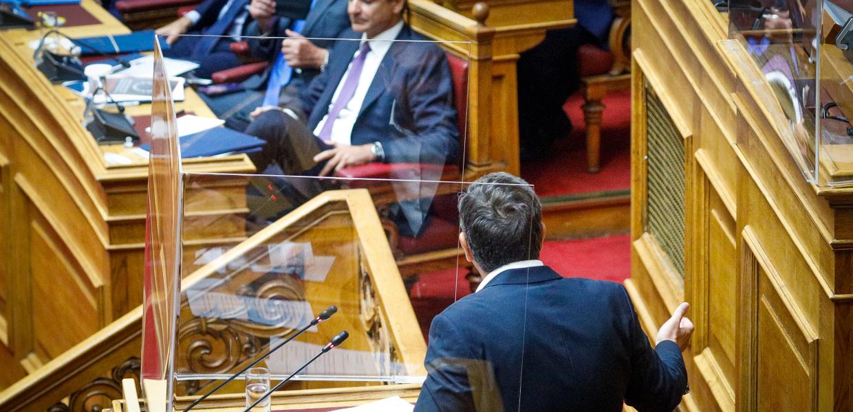 Κυριάκος Μητσοτάκης και Αλέξης Τσίπρας στη Βουλή