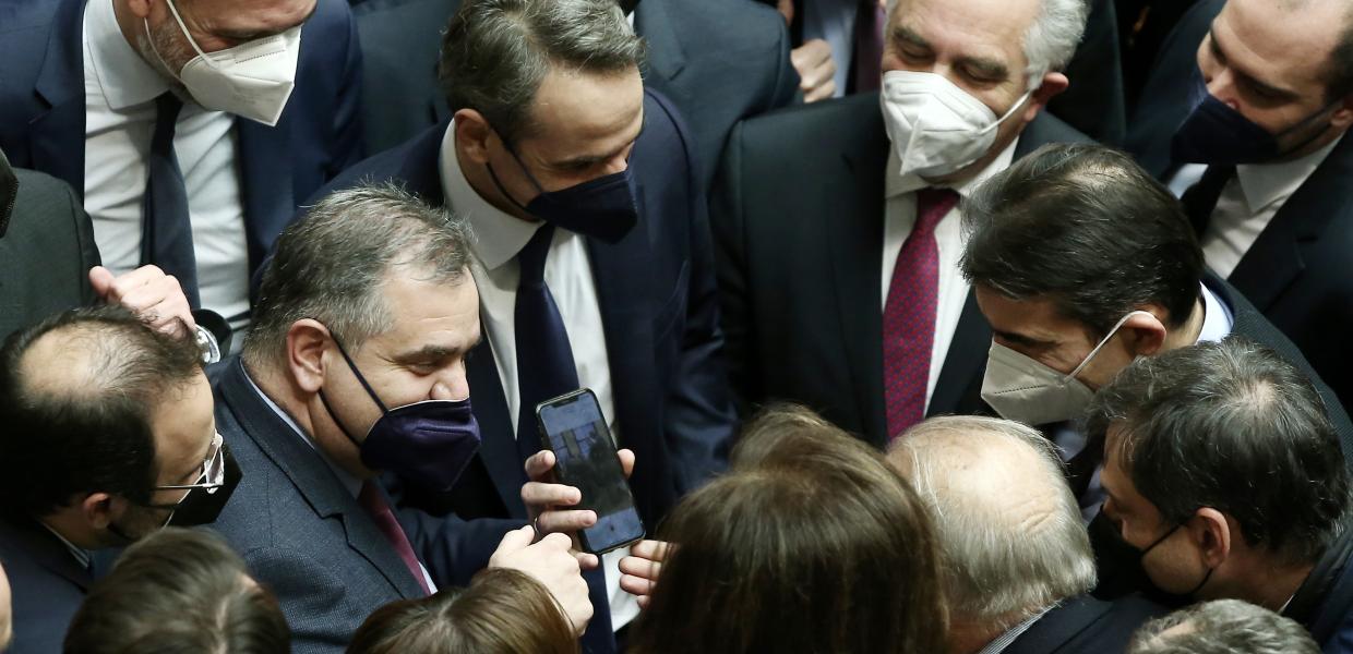 Ο Κυριάκος Μητσοτάκης μαζί με βουλευτές της ΝΔ