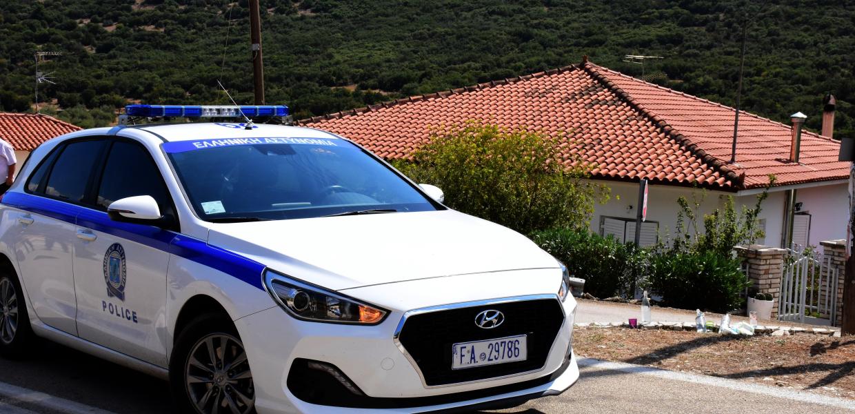 Περιπολικό της αστυνομίας σε επαρχιακό δρόμο