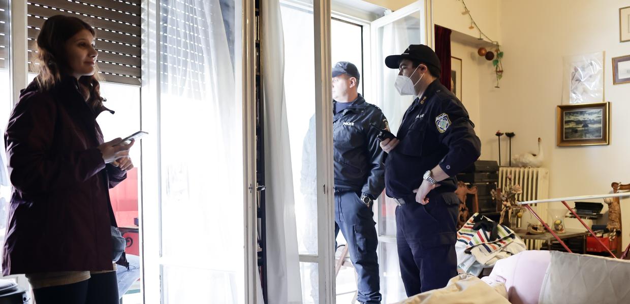 Αστυνομικοί στο σπίτι της Ιωάννας Κολοβού