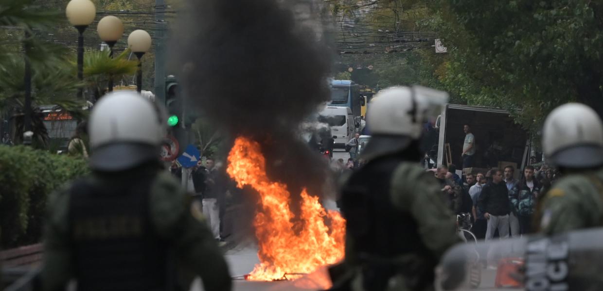 ΑΣΟΕΕ ΜΑΤ επεισόδια φωτιά κάδοι