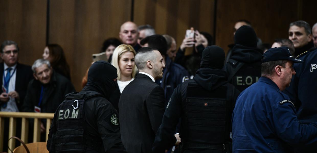 Ηλίας Κασιδιάρης δίκη Χρυσή Αυγή οπαδοί χειροκροτητές