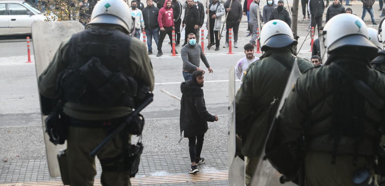 επεισόδια με ρομά με αστυνομία στη Θεσσαλονίκη