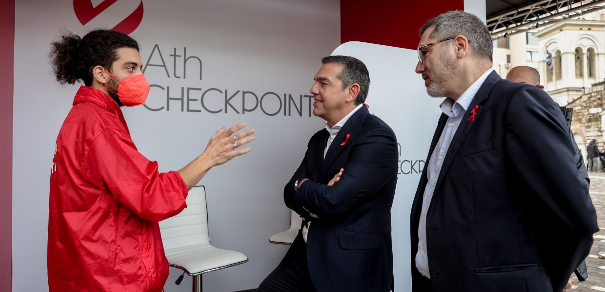 Ο Αλέξης Τσίπρας στο Ath checkpoint για τον HIV