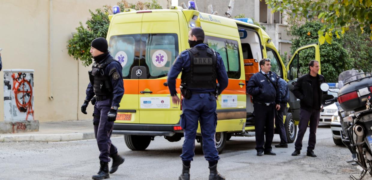 Αστυνομικοί και ασθενοφόρο του ΕΚΑΒ
