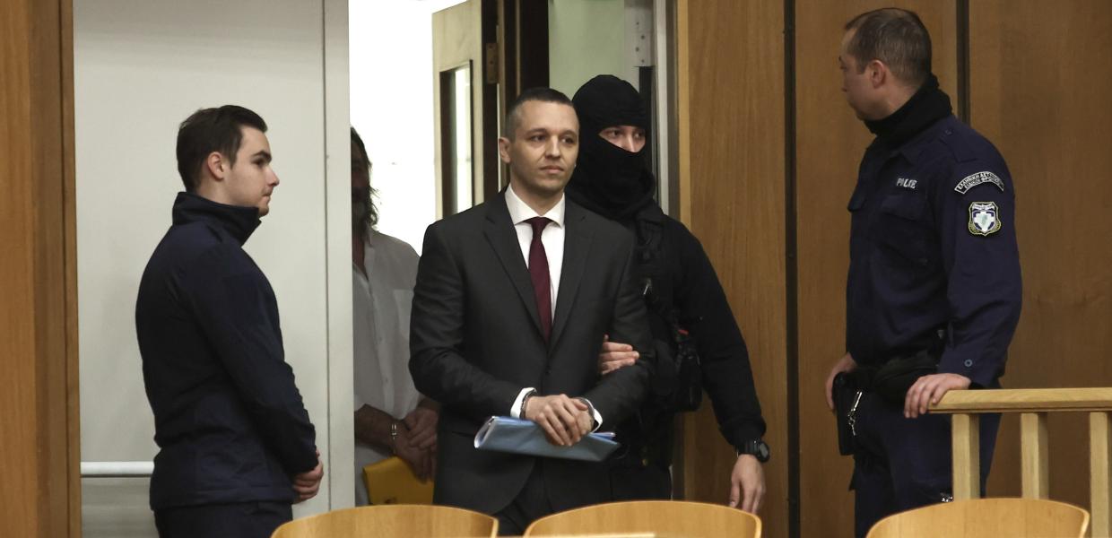 Ο Ηλίας Κασιδιάρης στο δικαστήριο