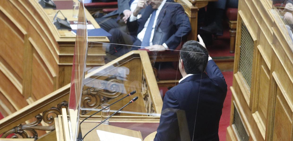 Αλέξης Τσίπρας και Κυριάκος Μητσοτάκης στη Βουλή