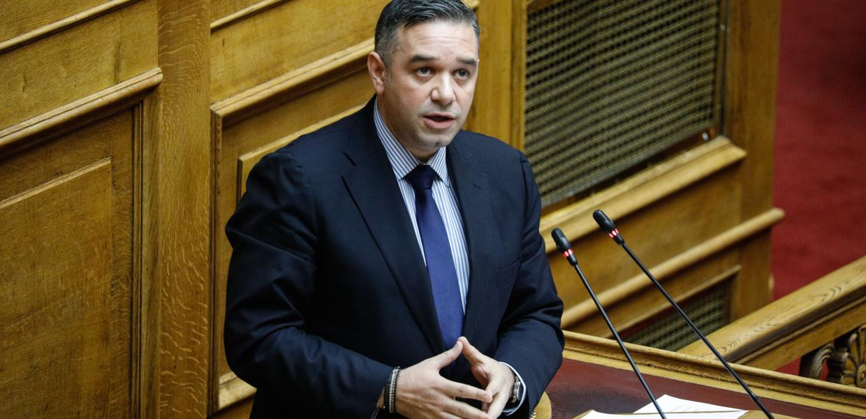 Ο Θέμης Χειμάρας στη Βουλή