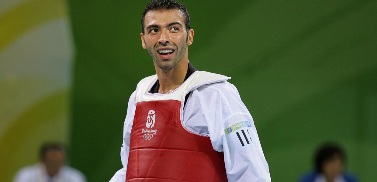 Ο ολυμπιονίκης Αλέξανδρος Νικολαϊδης με την στολή του ταεκβοντό