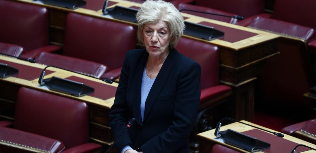 Η Σία Αναγνωστοπούλου στη Βουλή