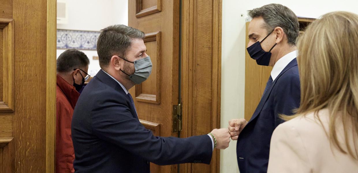 Ο Νίκος Ανδρουλάκης και ο Κυριάκος Μητσοτάκης