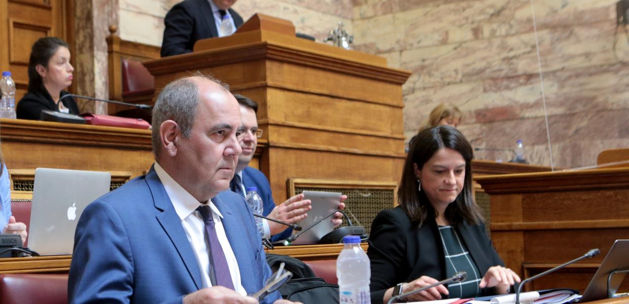 Ο Βασίλης Διγαλάκης και η Νίκη Κεραμέως σε επιτροπή της Βουλής