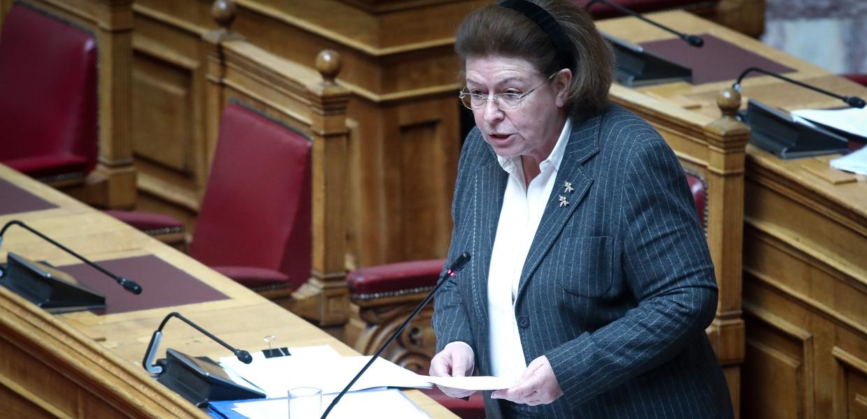Η Λίνα Μενδώνη στη Βουλή