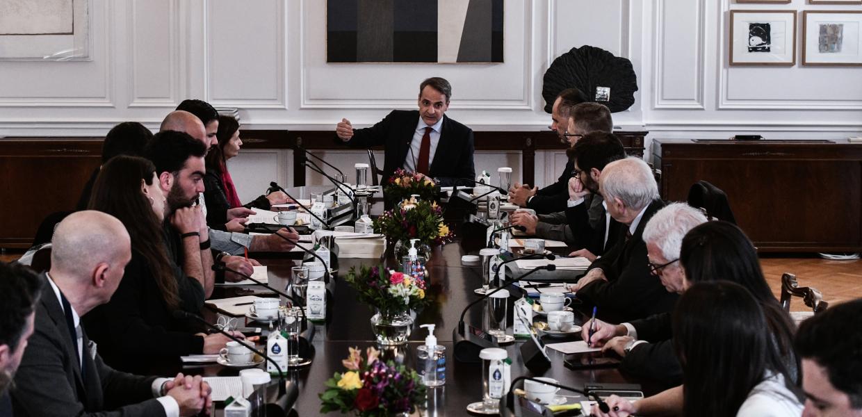 Ο Κυριάκος Μητσοτάκης σε συνάντηση με σωματεία καλλιτεχνών