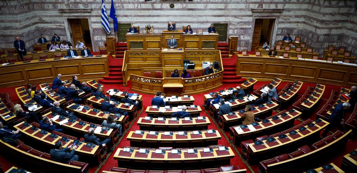 Μητσοτάκης άδεια έδρανα