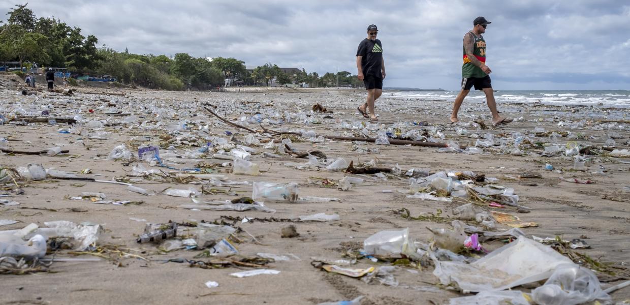 πλαστικά στη Θάλασσα - μόλυνση - περιβάλλον