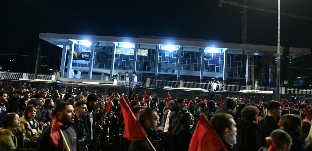 Πορεία έξω από την πρεσβεία των ΗΠΑ