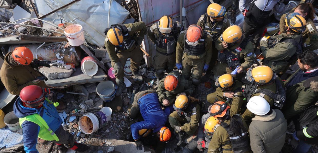 Σωστικά συνεργεία στην Τουρκία - σεισμός