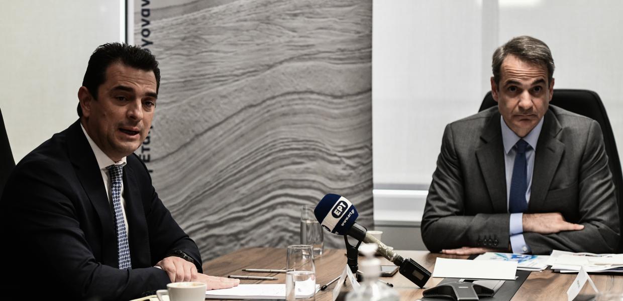 Ο Κώστας Σκρέκας και ο Κυριάκος Μητσοτάκης σε κοινή συνέντευξη