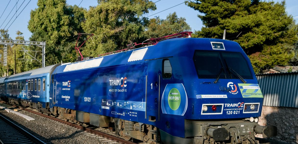 Εκατοντάδες επιβάτες εγκλωβισμένοι σε τραίνο της Hellenic train