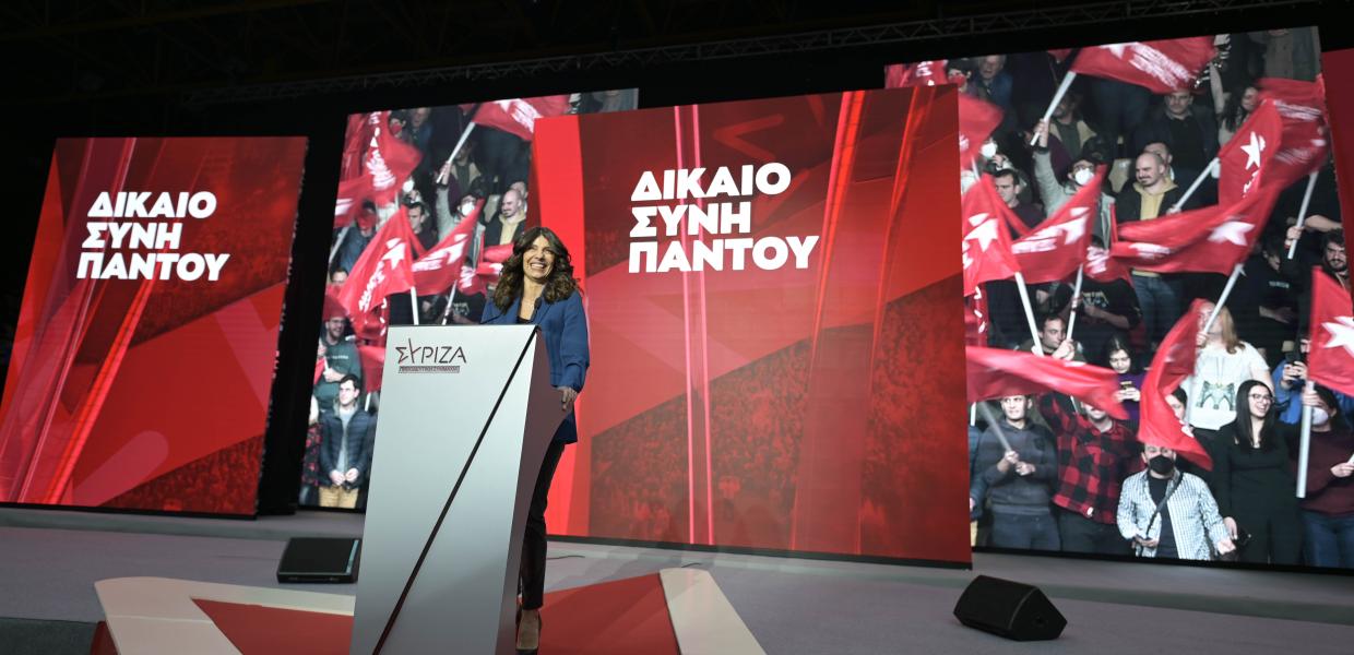 Η Πόπη Τσαπανίδου