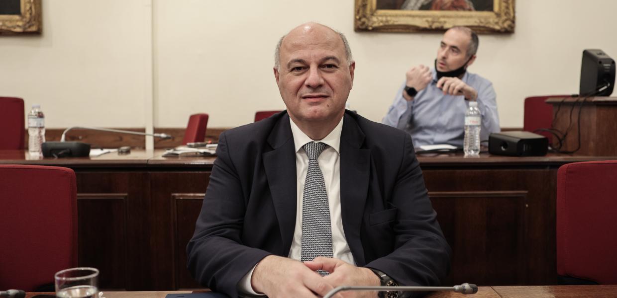 Ο Κώστας Τσιάρας σε επιτροπή της Βουλής