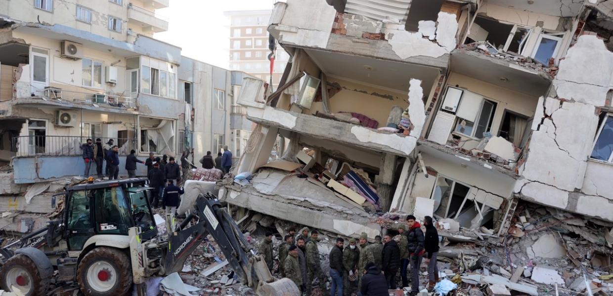 Κτίριο κατέρρευσε μετά τον σεισμό στην Τουρκία