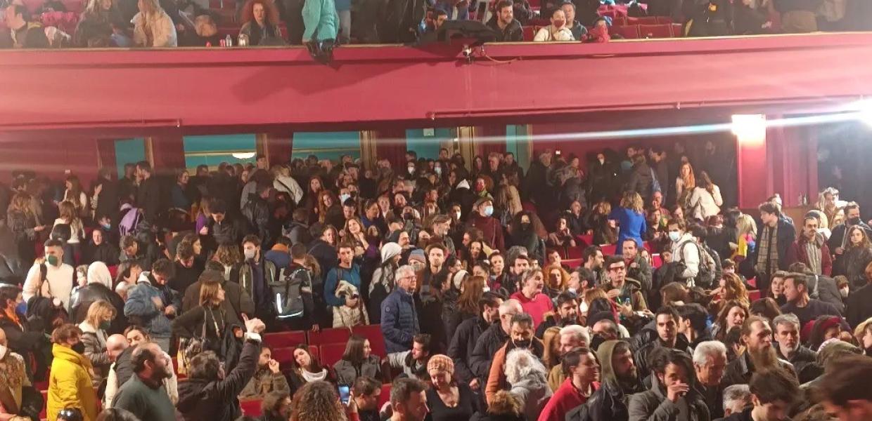 Συνέλευση ηθοποιών στο θέατρο Βεάκη