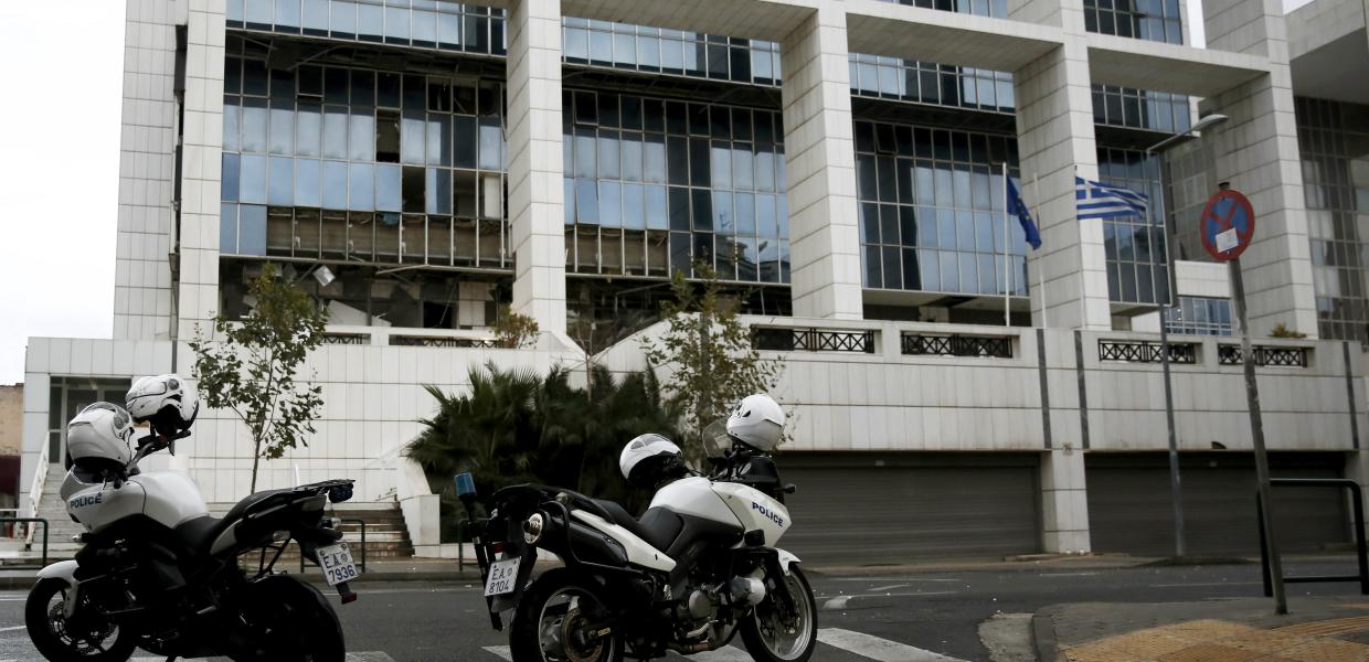 Μηχανές της αστυνομίας έξω από το κτίριο του Εφετείου Αθηνών