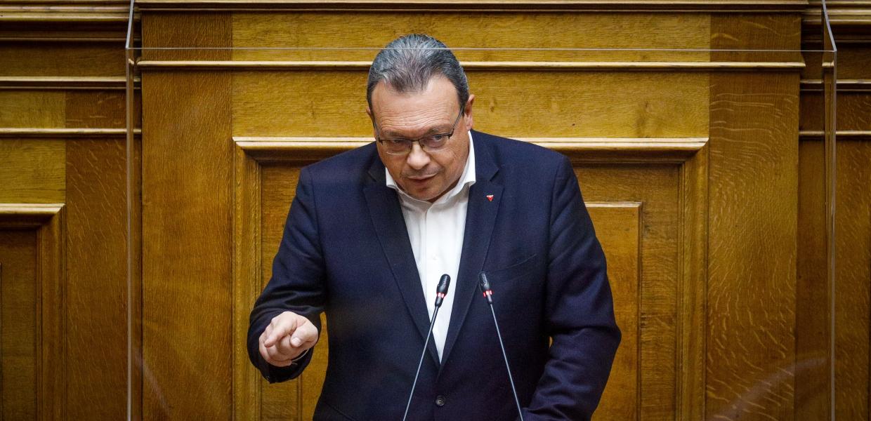 Ο Σωκράτης Φάμελλος στο βήμα της Βουλής