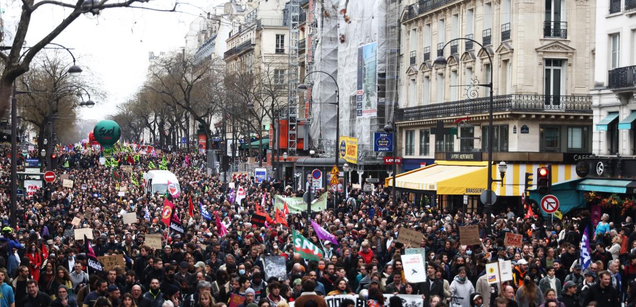 Εκατομμύρια στους δρόμους κατά του Μακρόν στη Γαλλία